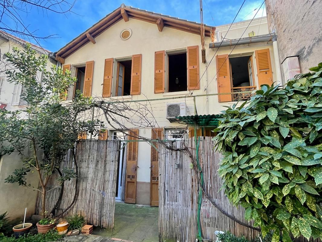 Maison de charme à rénover avec jardin - Toulon (83000)