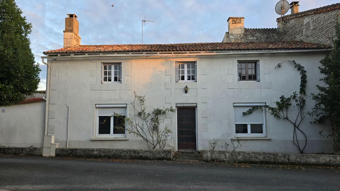 Maison à Cisse 6 pièce(s) 142 m2 environ avec COUR , GARAGE et GRANGE