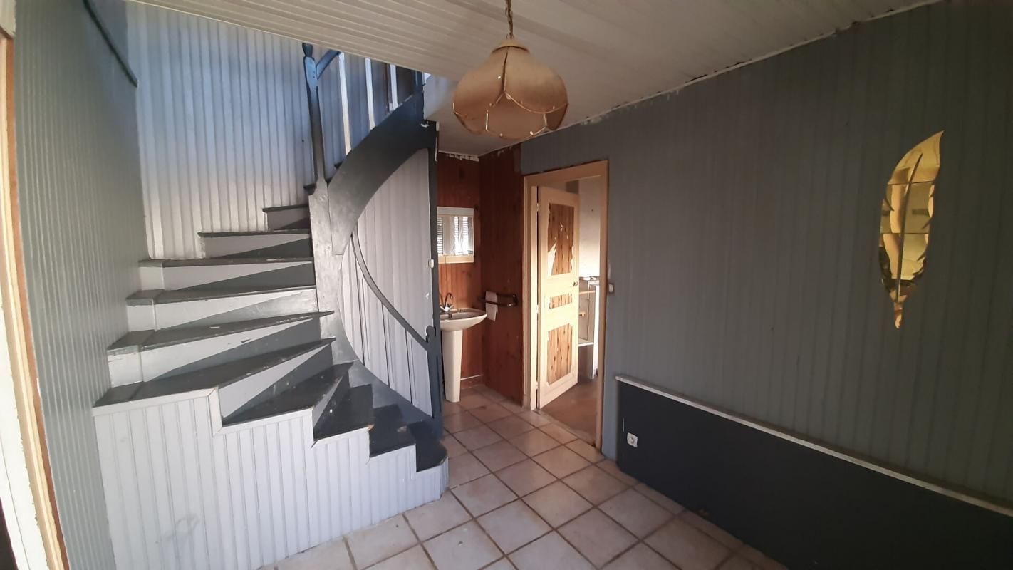 CISSE Maison à Cisse 6 pièce(s) 142 m2 environ avec COUR , GARAGE et GRANGE 2