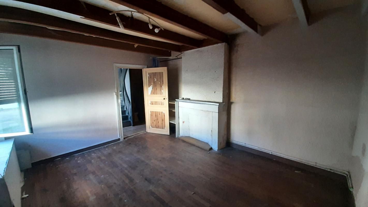 CISSE Maison à Cisse 6 pièce(s) 142 m2 environ avec COUR , GARAGE et GRANGE 3