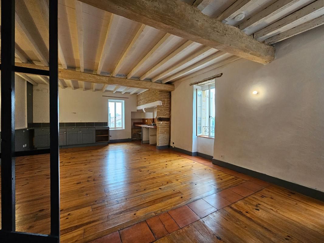 TONNEINS TONNEINS MAISON DE VILLE EN PIERRE 84 m², 4 PIECES 2 CHAMBRES, BUREAU - GARAGE 2