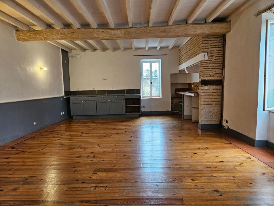 TONNEINS TONNEINS MAISON DE VILLE EN PIERRE 84 m², 4 PIECES 2 CHAMBRES, BUREAU - GARAGE 3
