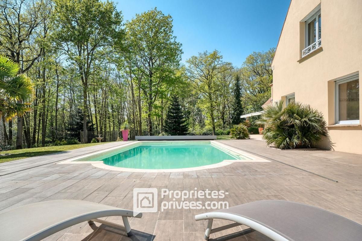 JANVRY PROPRIETE AVEC TENNIS ET PISCINE EN BORDURE DE GOLF 4