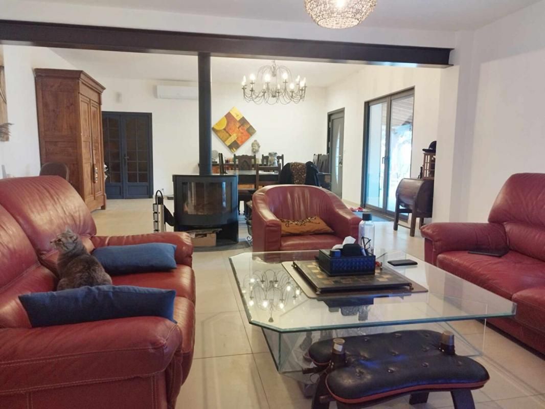 SAINT-MARTIN-DE-CRAU Maison Arles 9 pièce(s) 303 m2 SUR 1 hectare de parcelle 4