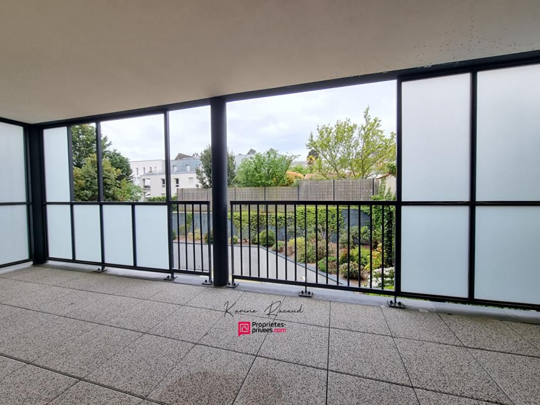 Appartement 2 chambres, grande terrasse et parking