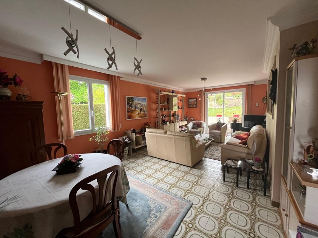 LE MANS MAISON FAMILIALE AVEC 5 CHAMBRES DOUBLE GARAGE SUR TERRAIN DE 893 M² 3