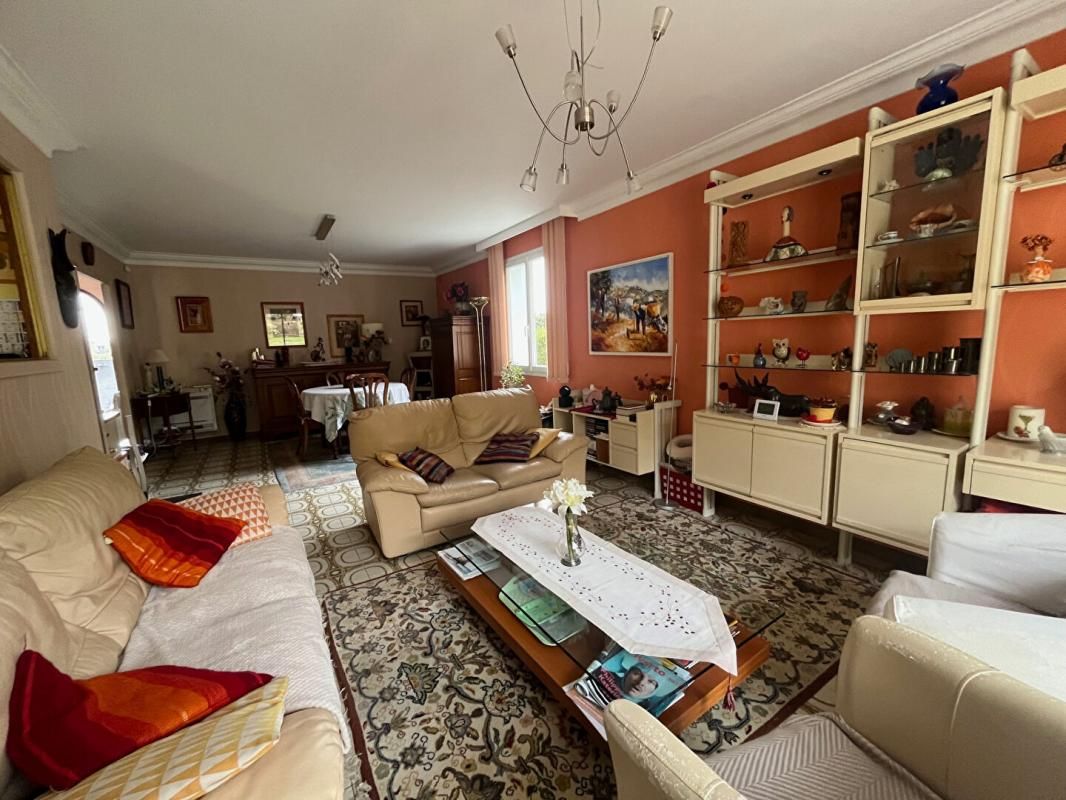 LE MANS MAISON FAMILIALE AVEC 5 CHAMBRES DOUBLE GARAGE SUR TERRAIN DE 893 M² 4