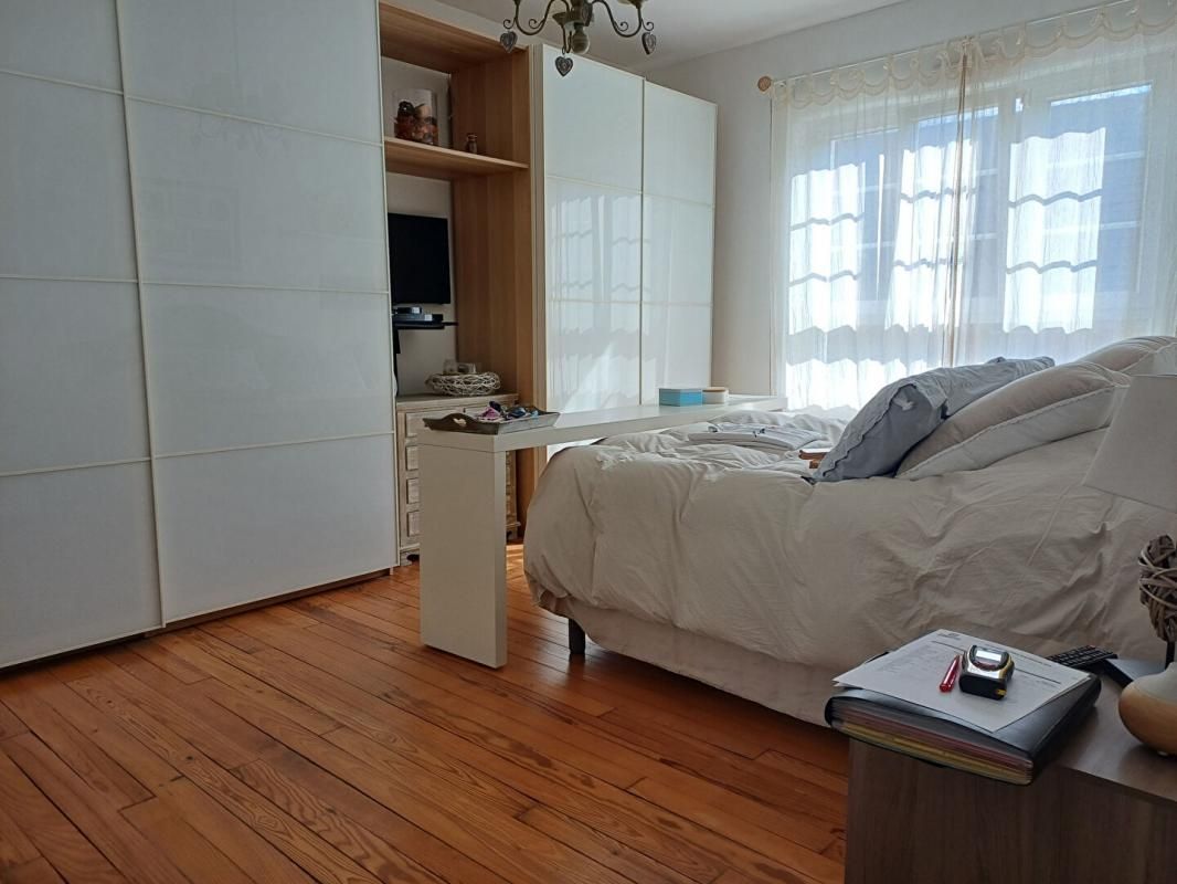 NOYON IMMEUBLE MIXTE 4