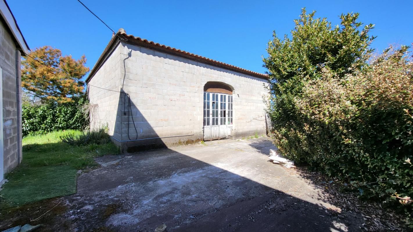 PINEUILH 33220  proche Pineuilh Maison de 158 m² dépendances pierres  sur parcelle 7645m² 2
