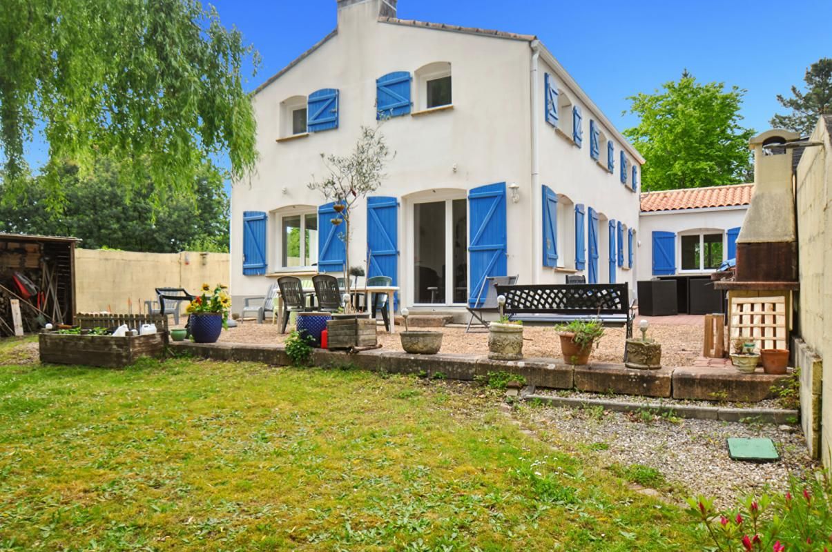 Maison Saint Aignan Grandlieu 7 pièce(s) 0147 m2