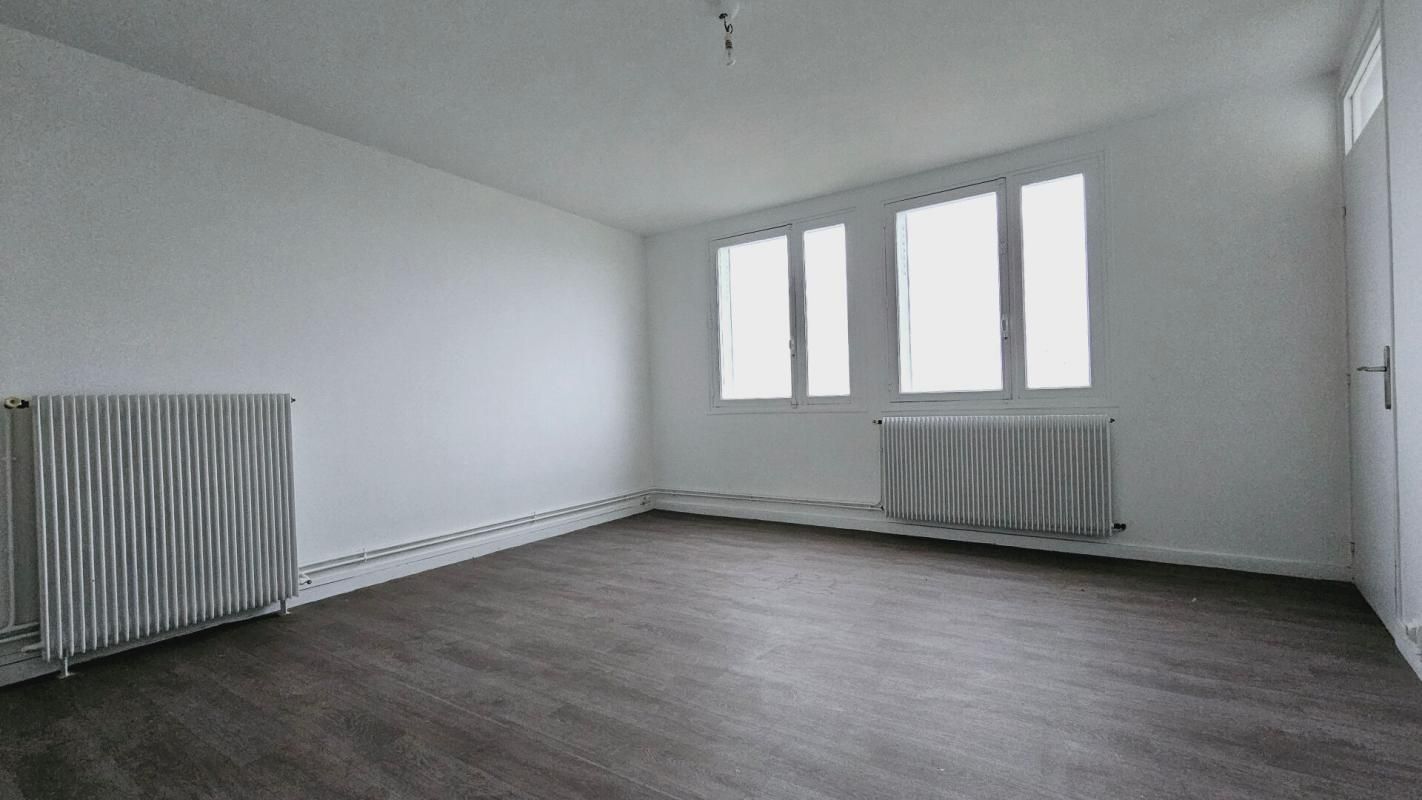BOURGES BOURGES APPARTEMENT DE 70.8M² 3 CHAMBRES BALCON 2
