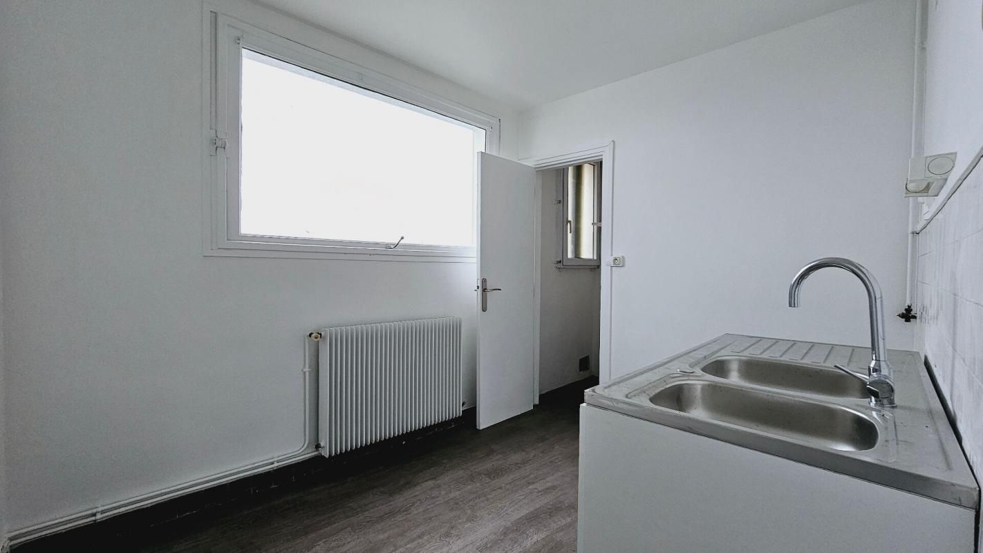 BOURGES BOURGES APPARTEMENT DE 70.8M² 3 CHAMBRES BALCON 3