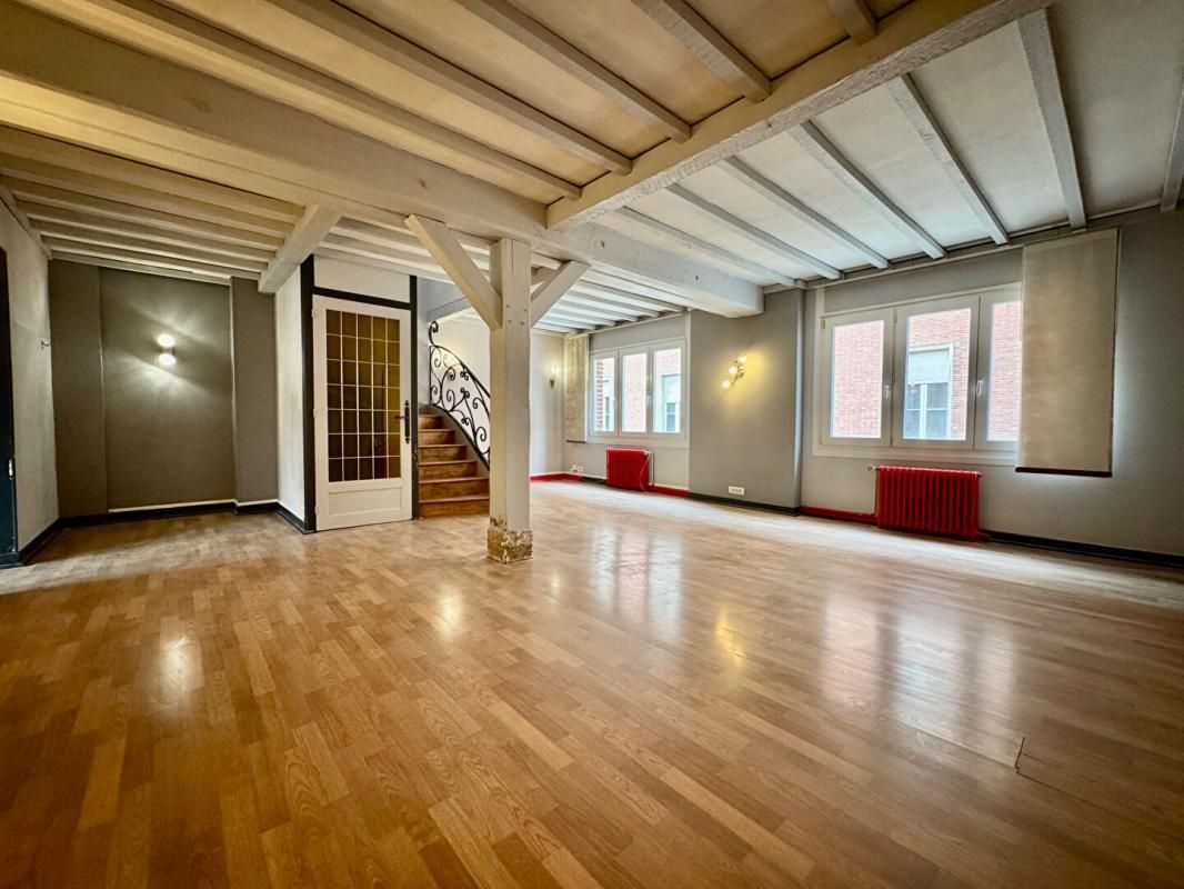 Maison  136m2 , 3 chambres , garage , cour de 70m2 en hyper centre-ville d'Amiens