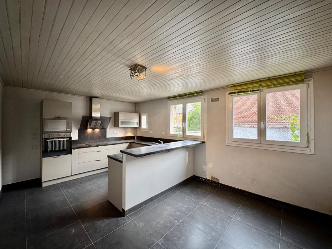 AMIENS Maison 136m2 , 3 chambres , garage , cour de 70m2 en hyper centre-ville d'Amiens 2
