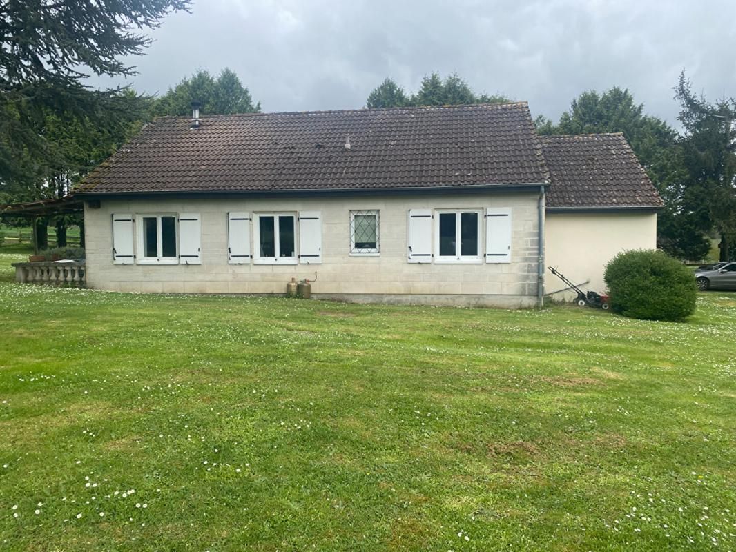 LE PETIT-PRESSIGNY Maison Le Petit Pressigny 4 pièce(s) 90 m2 2