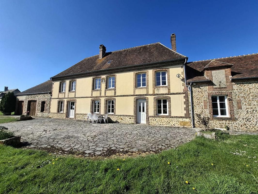 Propriété proche St Maurice Les Charencey 17 pièce(s) 282 m2  avec 3,8 hectares