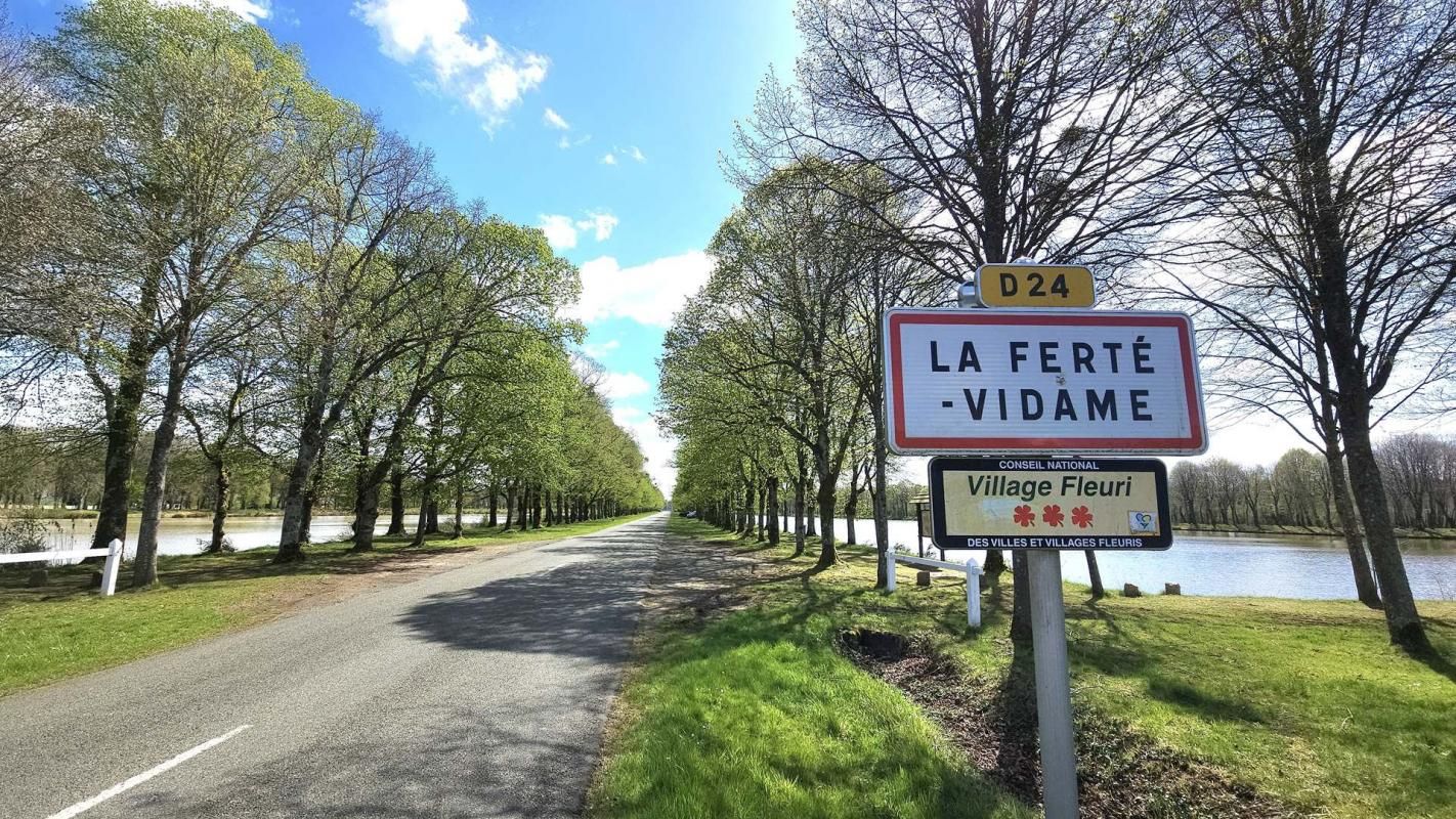 DREUX LA FERTE VIDAME -  Bar, Tabac, Presse, PMU, Loto, Presse, Jeux, Colis, appartement  4 chambres 4
