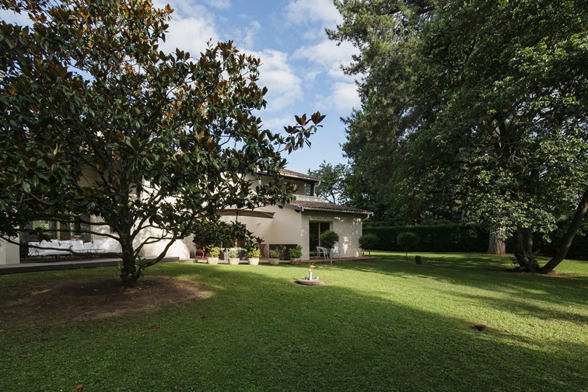 ECULLY Maison d'architecte à Ecully 7 pièces 260 m2 3