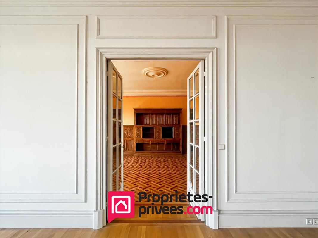 NICE Le Majestic : 242 m² de charme bourgeois à réinventer - vue mer 4