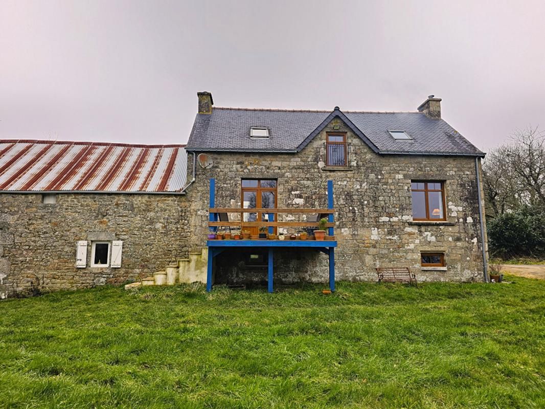 PERSQUEN Charmante maison avec grange et un grand terrain, au coeur de la campagne de Persquen 1