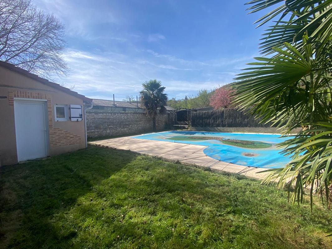 EBREUIL Maison avec piscine 2