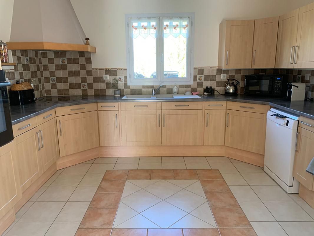 LA CAILLERE-SAINT-HILAIRE Maison La Caillere Saint Hilaire 7 pièce(s) 121 m2 3