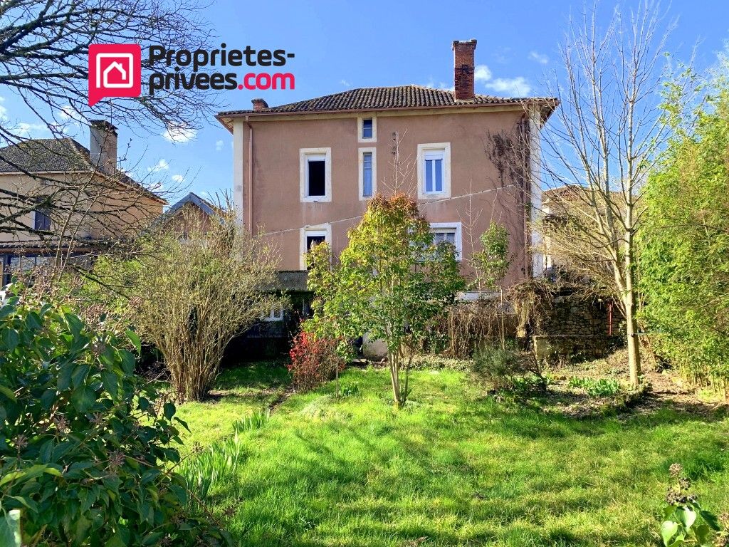Maison de village avec jardin et local commercial