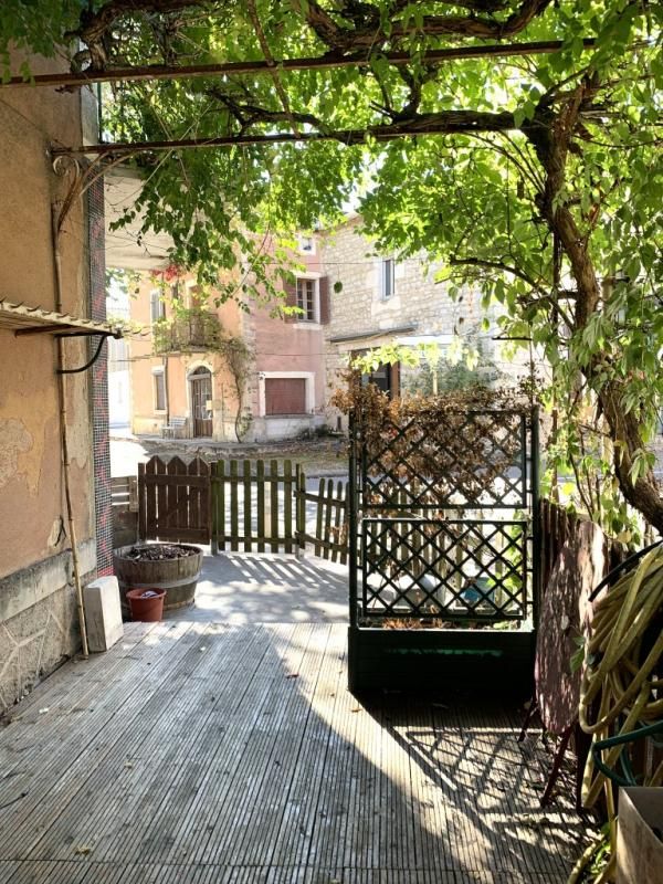 SAUZET Maison de village avec jardin et local commercial 4