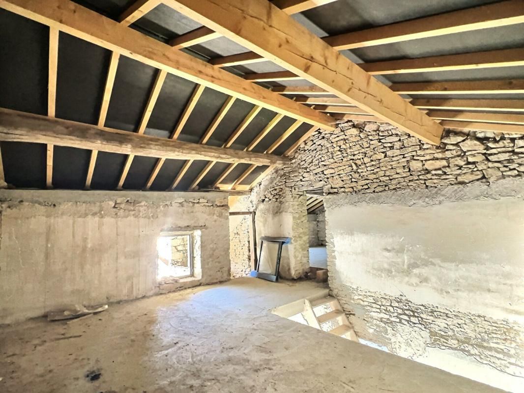 TOURNUS Maison en pierre à rénover 4