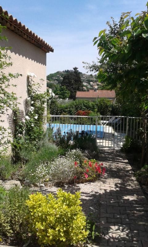 EXCLUSIVITE, MANOSQUE, en impasse, VILLA plain pied, T4, 82 m² avec jardin de 560 m² et piscine