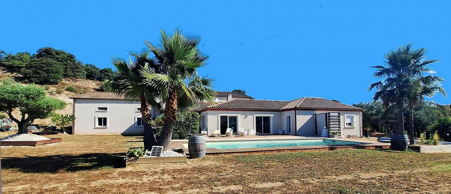 Propriété d'exception avec piscine et grande dépendance