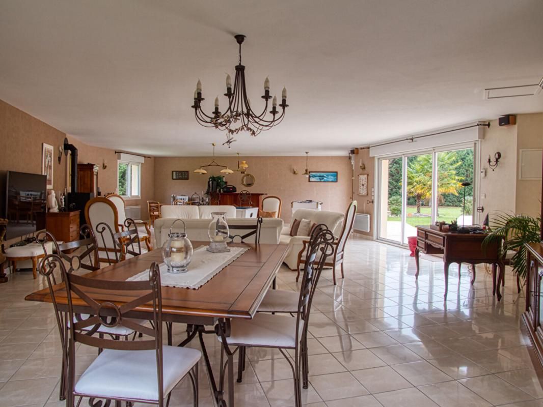 ARNAGE Maison Guecelard 11 pièce(s) 290 m2 3