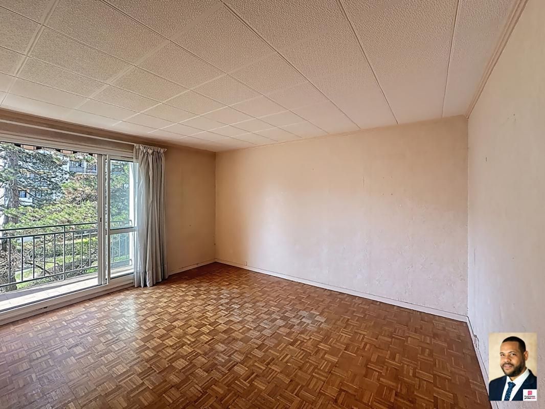 FRESNES Appartement Fresnes 3 pièces avec gardien, balcon, cave et parking 2