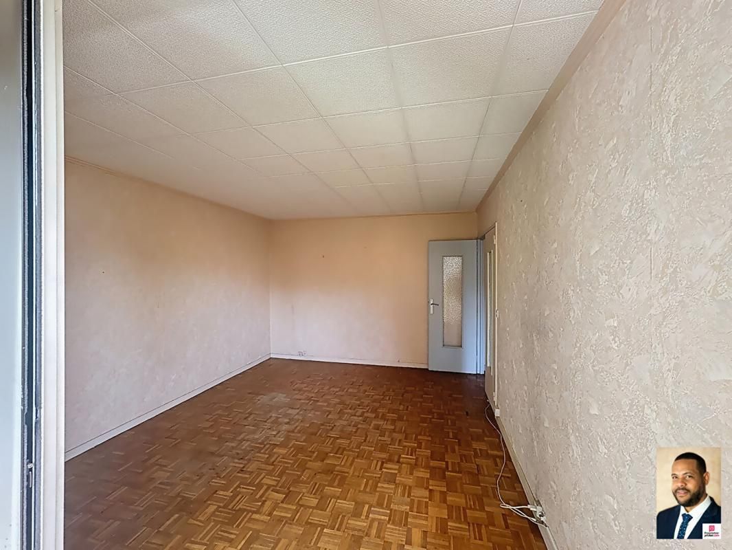 FRESNES Appartement Fresnes 3 pièces avec gardien, balcon, cave et parking 3
