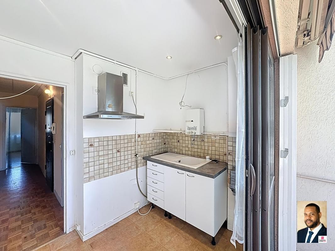 FRESNES Appartement Fresnes 3 pièces avec gardien, balcon, cave et parking 4