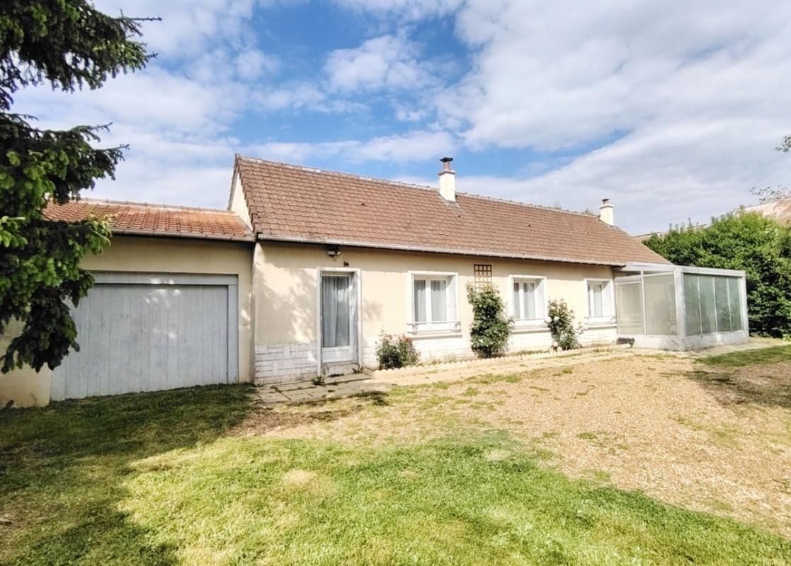 MONTIGNY-LE-CHARTIF Maison de plain-pied à Montigny Le Chartif 1