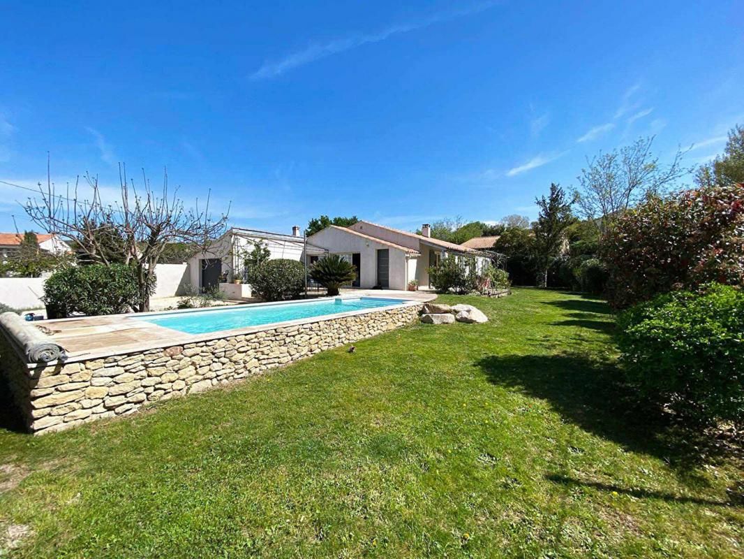 Maison Eyguieres 6 pièce(s) grande parcelle  Avec piscine