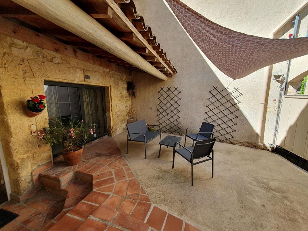 UZES MAISON EN PIERRES AVEC PISCINE 3