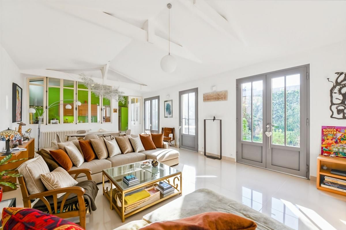 Belle maison contemporaine de 145 m2 + 100 m2 , à proximité de Nansouty