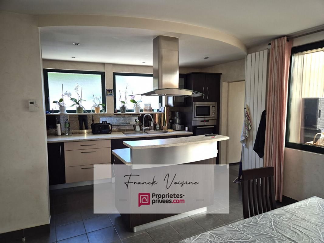 LE BOUPERE A VENDRE au Boupère, Maison de centre bourg de 145 m2 avec 4 chambres sur une parcelle de 332 m2 environ 2