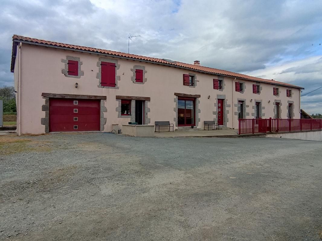 Maison de 217 m² + dépendances