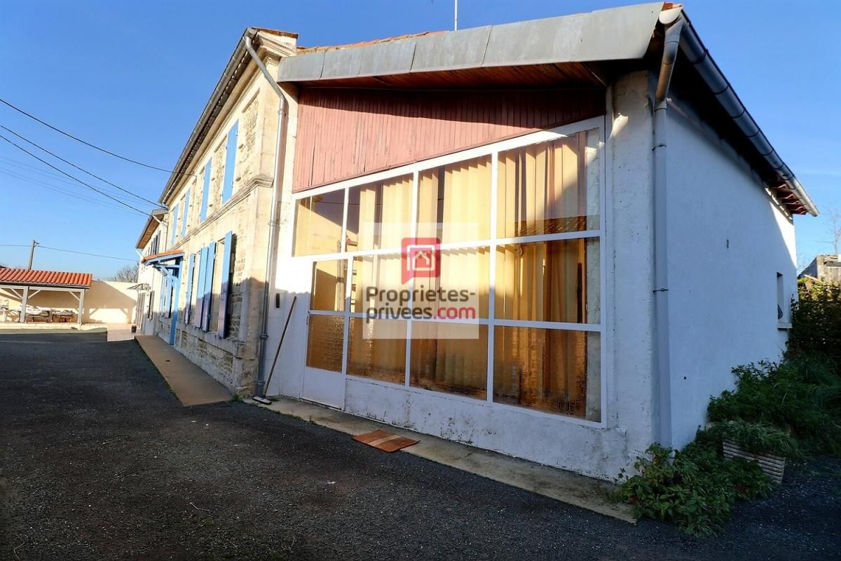 SURGERES Bel Ensemble Immobilier à proximité de Surgères, Tonnay-Boutonne et Saint Jean d'Angély 2