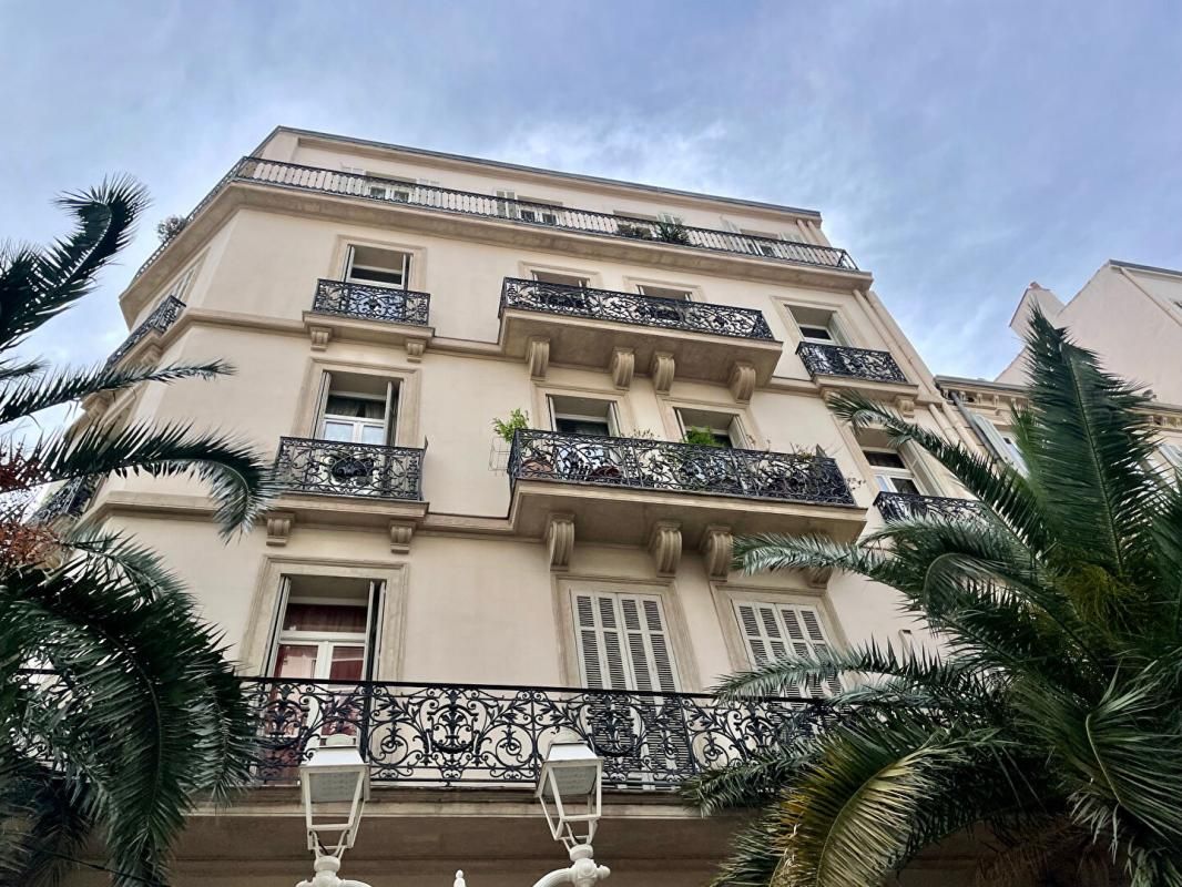 Investissement Locatif - Deux Studios idéalement situés --Toulon (83000)