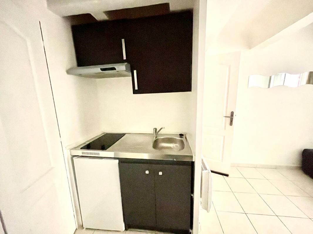 TOULON Investissement Locatif - Deux Studios idéalement situés --Toulon (83000) 2