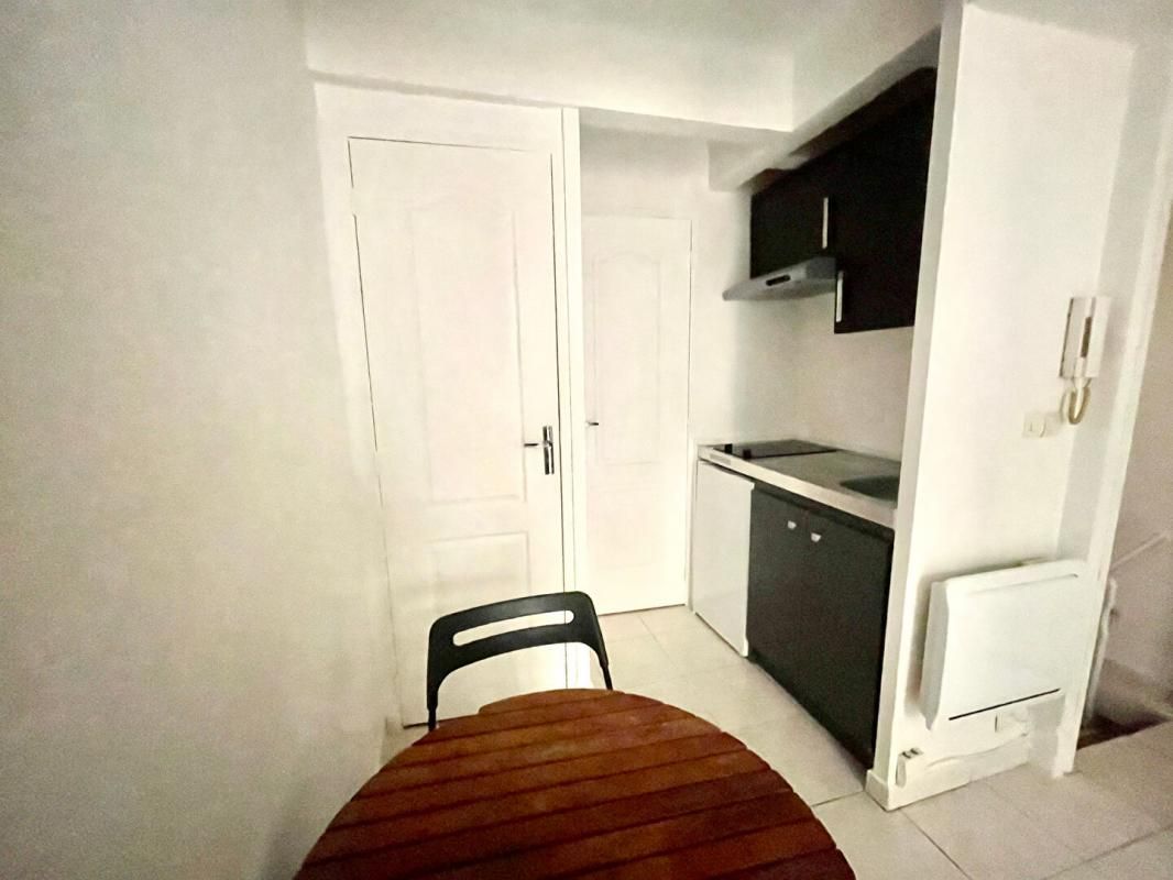 TOULON Investissement Locatif - Deux Studios idéalement situés --Toulon (83000) 3