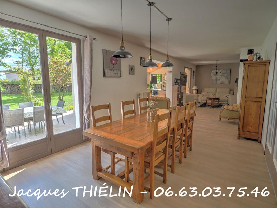 LONGUE-JUMELLES CADRE MAGNIFIQUE POUR CETTE SPACIEUSE PROPRIÉTÉ TRES SOIGNÉE 2