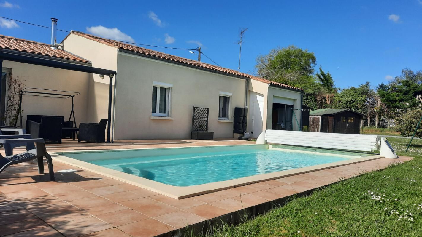 GUITINIERES Maison plain-pied 3 chambres piscine 2