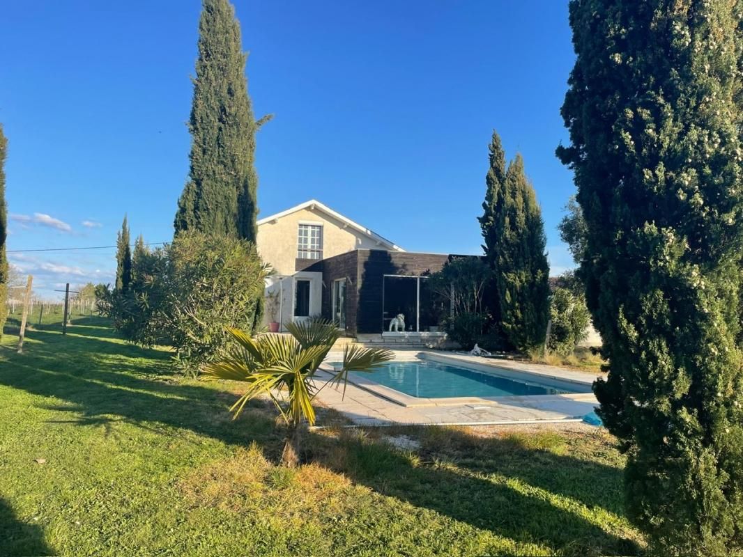 PUISSEGUIN Charmante maison de 157 m2, 4 chambres, sur 3500 m2 de terrain 2