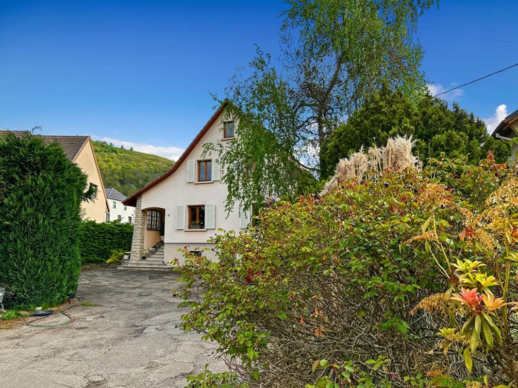 Spacieuse maison familiale de 184 m², 6 chambres, terrain clos de 15 ares,  proche écoles et commerces