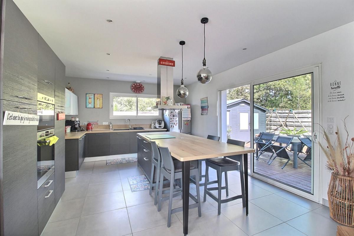 ARES À Arès, Spacieuse maison familiale de 140 M², 6 pièces 4